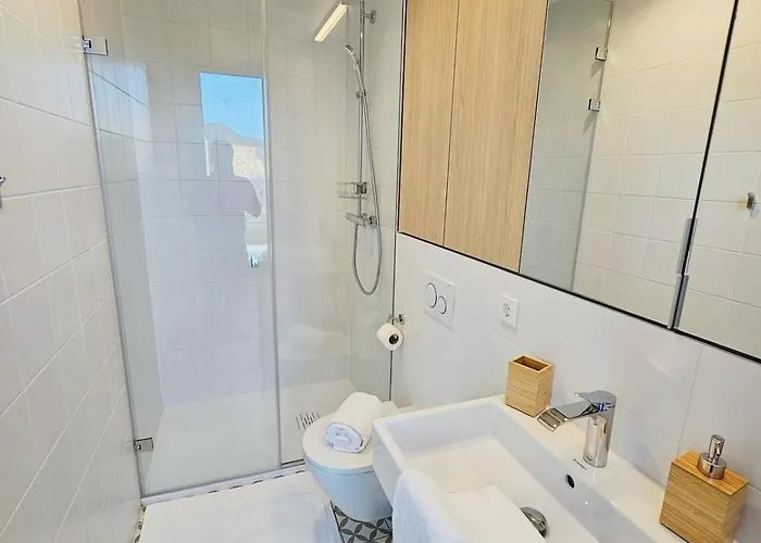 Spacious 3 Bedroom With Large Terrace And Parking-shut1