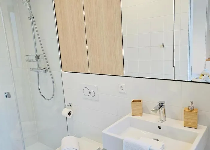 Spacious 3 Bedroom With Large Terrace And Parking-shut1 *