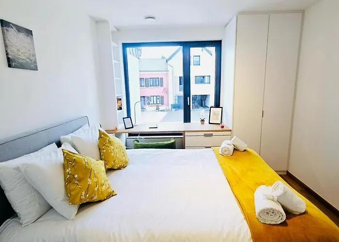 Apartment Spacious 3 Bedroom With Large Terrace And Parking-shut1