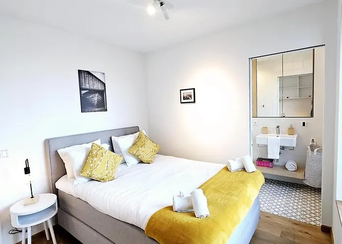 Apartment Spacious 3 Bedroom With Large Terrace And Parking-shut1